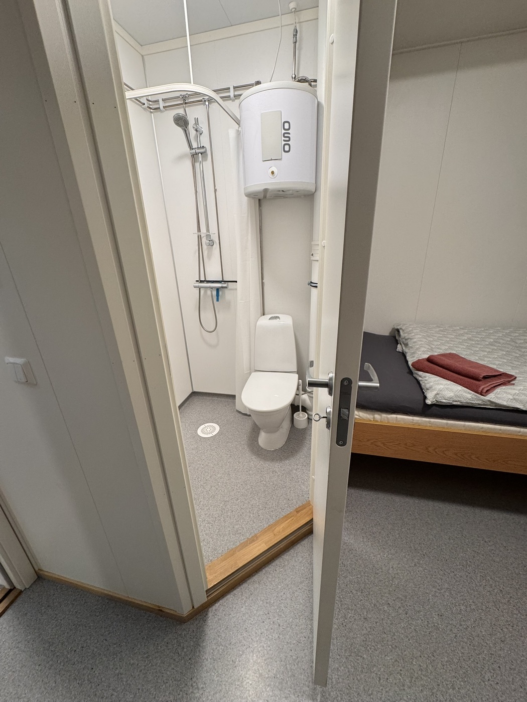 Eget bad med dusj og toalett